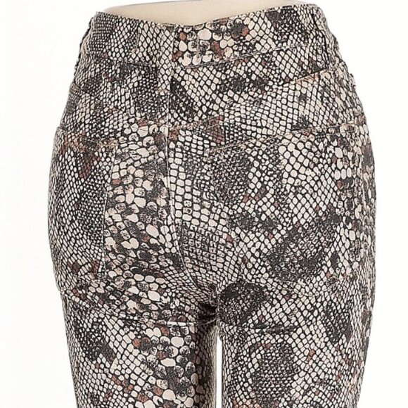 Free People "We The Free" Snake  Animal Print Raw Hem Jeans Sz 25 NWT Retail $98 - Picture 3 of 13